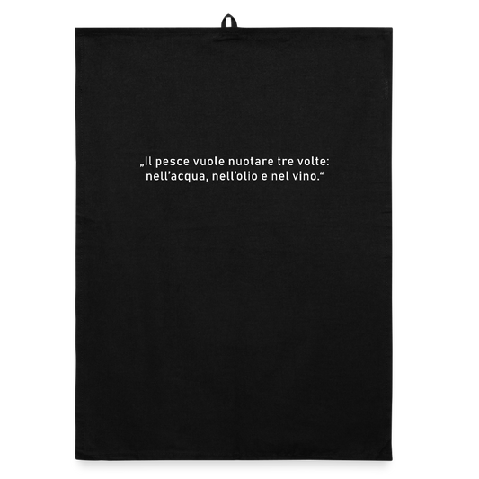 Schwarzes Geschirrtuch mit weißem italienischen Spruch „Il pesce vuole nuotare tre volte…“ – humorvoll, stilvoll, mit Aufhängeschlaufe