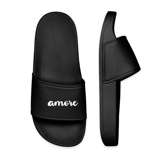 Schwarze Damen-Slides mit weißem „Amore“-Schriftzug in Kursivschrift – bequemes Fußbett, rutschfeste Sohle, femininer Statement-Look