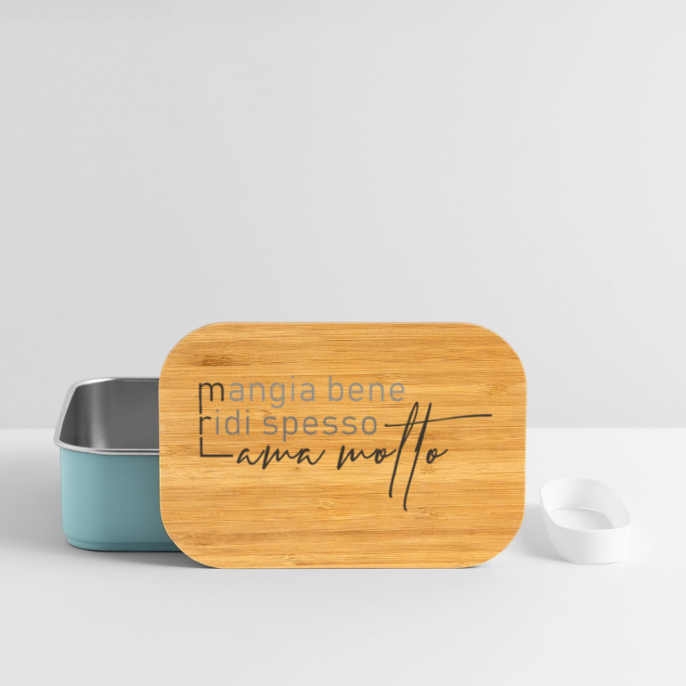Edelstahl-Lunchbox mit Bambusdeckel und italienischem Spruch „Mangia bene, ridi spesso, ama molto“ – kompakt, aromadicht, dekorativ auf Küchenarbeitsplatte - Hellblau