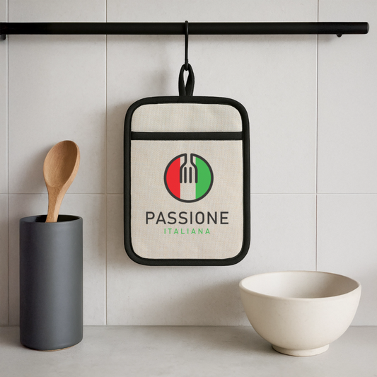 Beige-schwarzer Topflappen mit Gabelsymbol im Tricolore-Kreis und „Passione Italiana“-Schriftzug – rutschfest, dekorativ, funktional