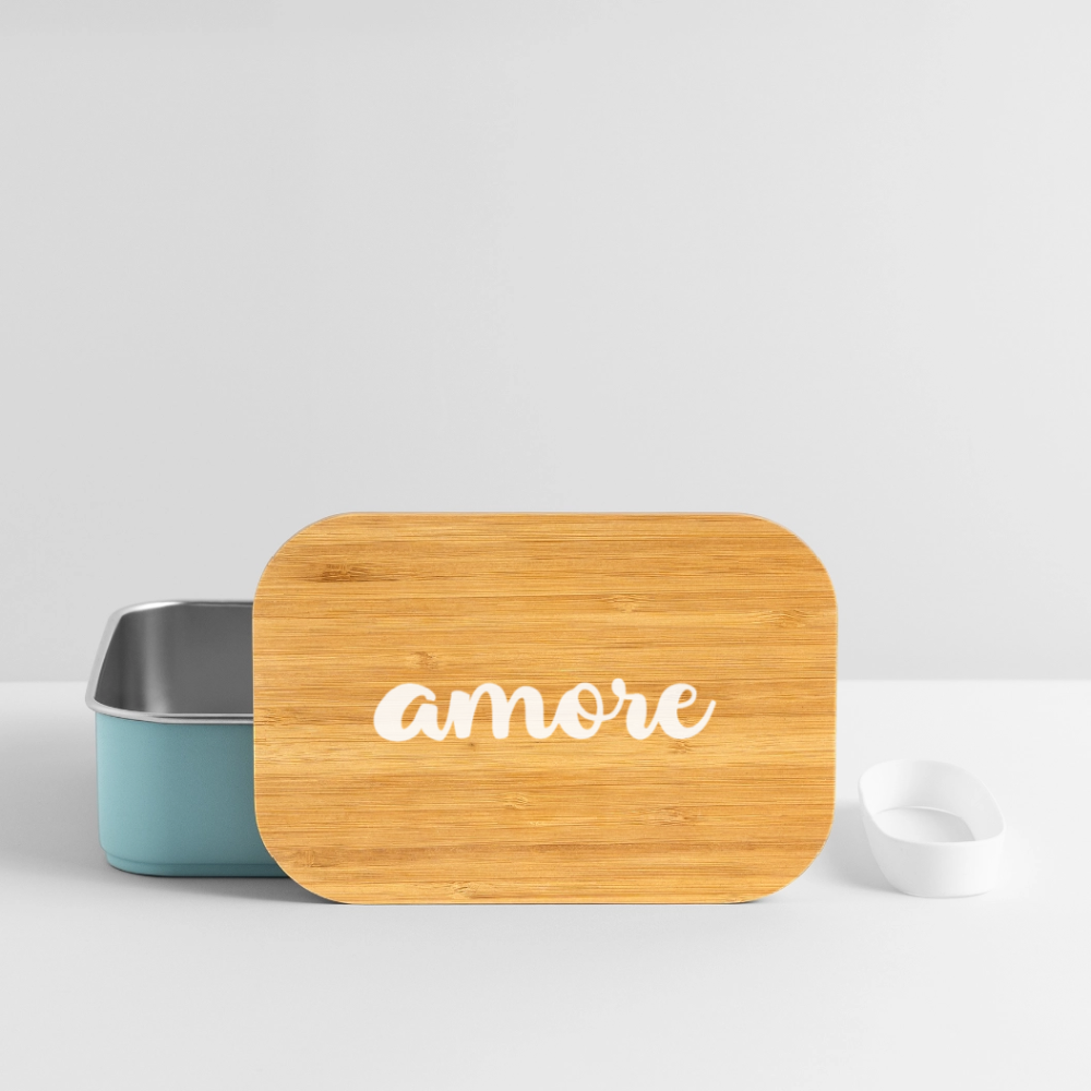 Edelstahl-Lunchbox mit Bambusdeckel und weißem Schriftzug „amore“ – kompakt, aromadicht, dekorativ auf Küchenarbeitsplatte - Hellblau