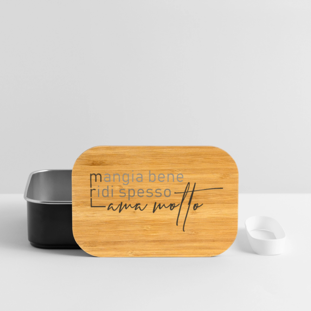 Edelstahl-Lunchbox mit Bambusdeckel und italienischem Spruch „Mangia bene, ridi spesso, ama molto“ – kompakt, aromadicht, dekorativ auf Küchenarbeitsplatte- Schwarz