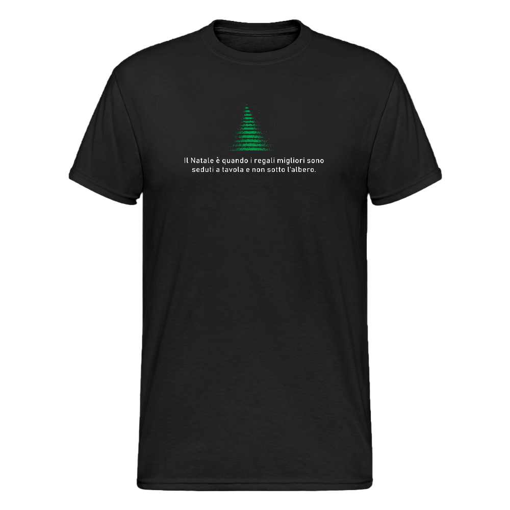 Schwarzes T-Shirt mit stilisiertem grünem Weihnachtsbaum aus Linien und italienischem Spruch: „Il Natale è quando i regali migliori sono seduti a tavola e non sotto l’albero.“