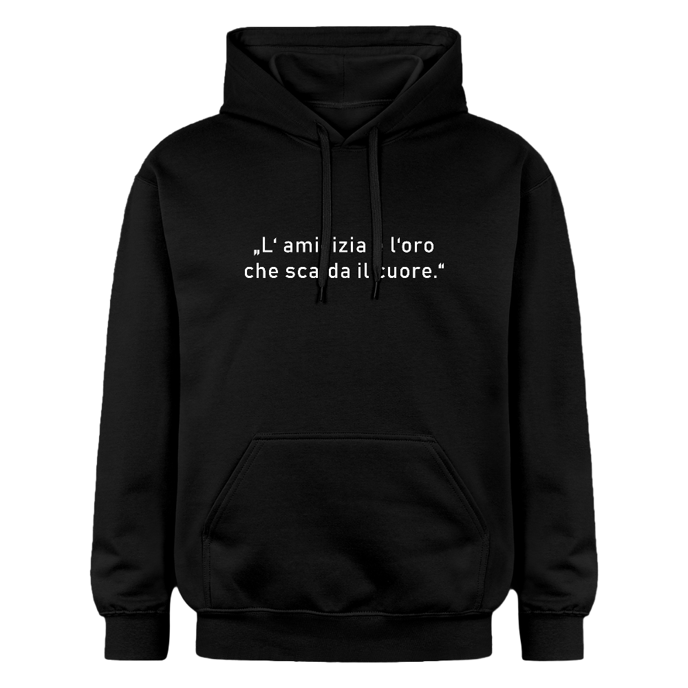 Unisex Hoodie in Schwarz mit weißem italienischen Zitat „L’amicizia è l’oro che scalda il cuore“ auf der Brust