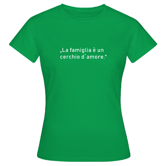 Women’s T-Shirt mit inspirierendem Zitat über Familie und mediterranem Flair - Kelly Green