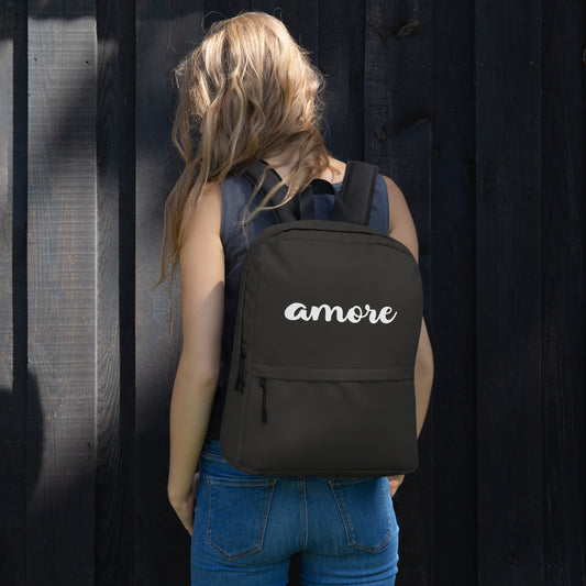 Mittelgroßer Rucksack in Schwarz mit dezentem Streifenmuster, aus wasserabweisendem Polyester