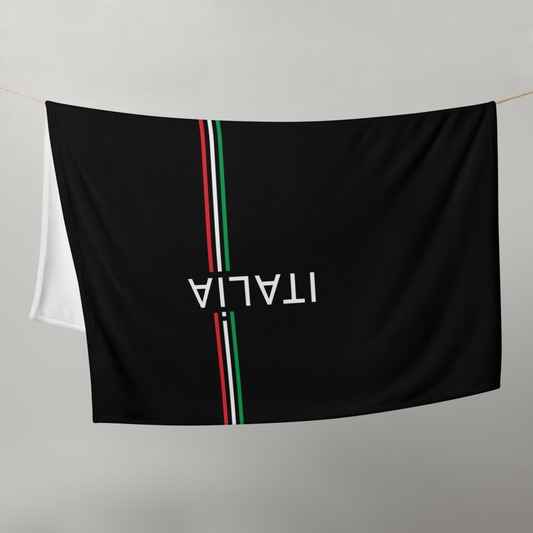 Kuschelige Decke mit horizontalen Streifen in den Farben Italiens und weißer Rückseite

