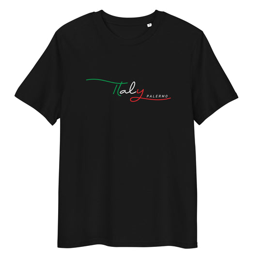 Schwarzes Unisex-T-Shirt aus 100 % Bio-Baumwolle mit dem Schriftzug „Italy“ in stilisierter Schrift in den Farben der italienischen Flagge (Grün, Weiß, Rot) und „PALERMO“ in weißen Großbuchstaben mit rotem Unterstrich; Design mittig auf der Brust.