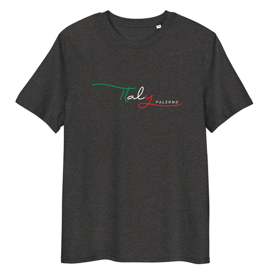Unisex-T-Shirt aus 100 % Bio-Baumwolle mit dem Schriftzug „Italy“ in stilisierter Schrift in den Farben der italienischen Flagge (Grün, Weiß, Rot) und „PALERMO“ in weißen Großbuchstaben mit rotem Unterstrich; Design mittig auf der Brust.