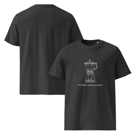Unisex-T-Shirt aus Bio-Baumwolle mit weißem Schriftzug ‚Il Caffè è Come un Bacio‘, fotografiert auf neutralem Hintergrund.“