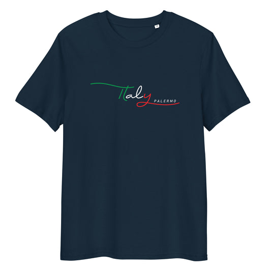 Unisex-T-Shirt aus 100 % Bio-Baumwolle mit dem Schriftzug „Italy“ in stilisierter Schrift in den Farben der italienischen Flagge (Grün, Weiß, Rot) und „PALERMO“ in weißen Großbuchstaben mit rotem Unterstrich; Design mittig auf der Brust.