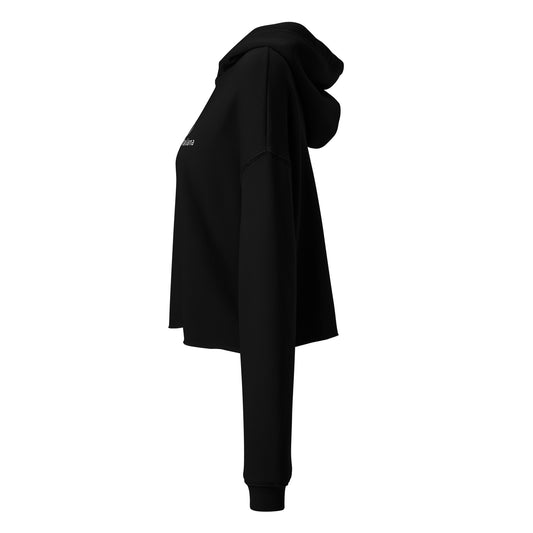Seitenansicht Schwarzer Damen-Crop-Hoodie mit Kapuze und langem Arm; Frontprint „Passione Italiana“ mit stilisiertem Herzmotiv in Weiß. Modisches Statement-Piece aus Baumwollmischung – ideal für Streetwear, italienisch inspirierten Stil und nachhaltige Mode.